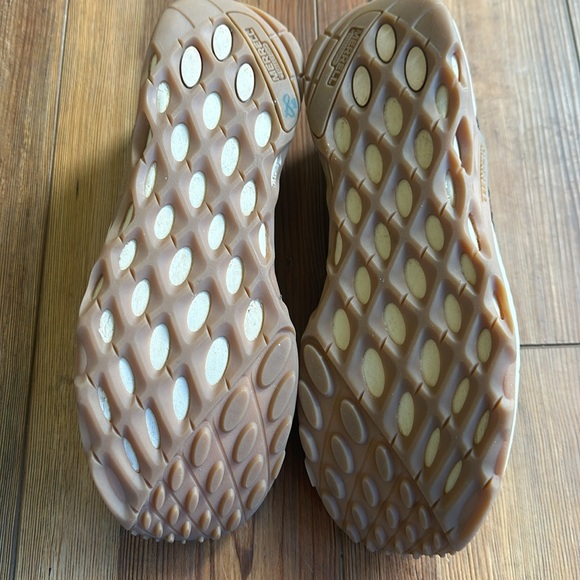 Merrell black size 7.5 slip on sneakers. Like new! - Picture 6 of 6